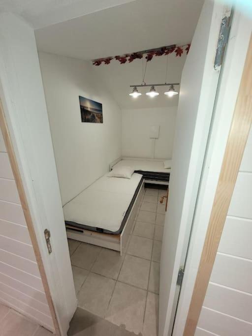 Beau Chalet 6 Personnes Avec Jacuzzi Tilly-sur-Seulles Exterior photo